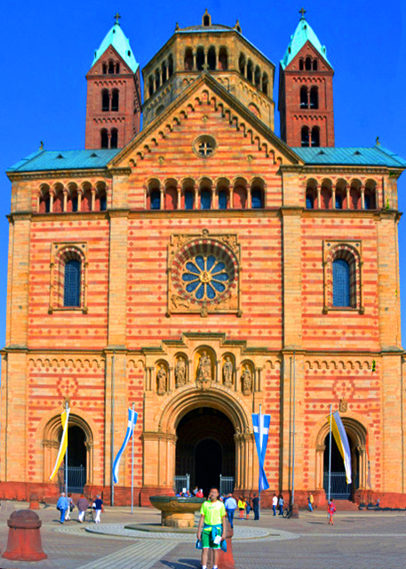 05_2017-08-20_Cathedral_Fountain in Front of Doorway of Domnapf ����á� ��ǰ��Ȫ0001.JPG
