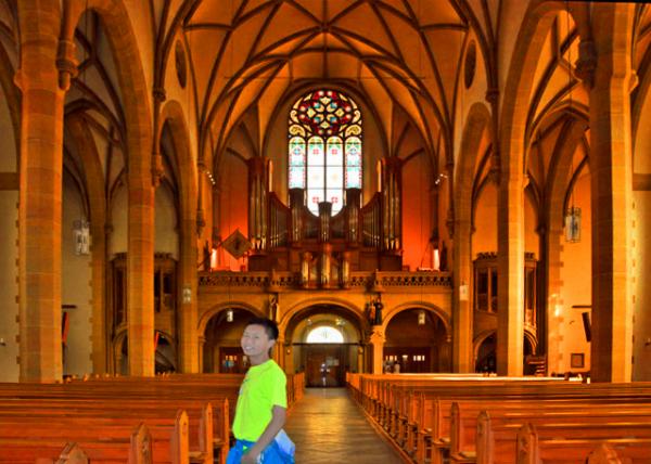 07_2017-08-20_Cathedral_Architectural Details of the Nave_Pipe Organ & Rose Window �ܷ�����õ�廨��0001.JPG