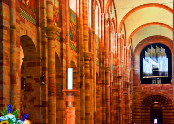 11_2017-08-20_Cathedral_Architectural Details of the Nave_Pillars ʯ��0001.JPG