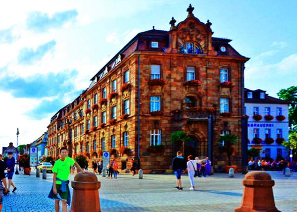 15_2017-08-20_Town Hall Built in the Neo-Baroque Style @ the Beginning of the 20C by the Bavarian Versicherungsanstalt 20���ͳ�������°����ʽ������0001.JPG