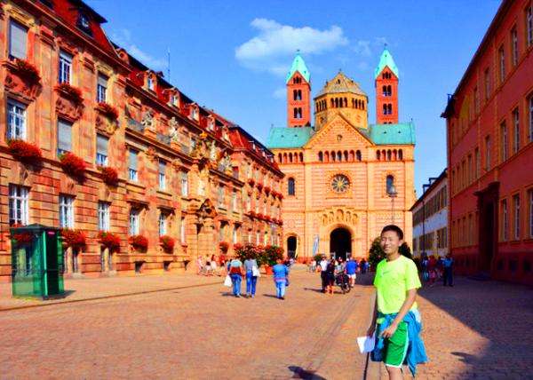 01_2017-08-20_Maximilianstraße w Cathedral in the Background ����������������뱳��Ĵ����-10001.JPG