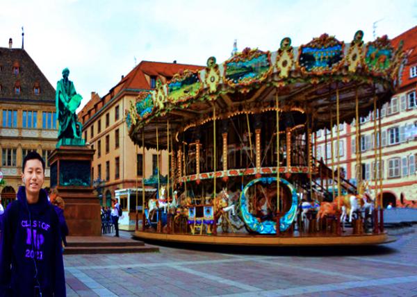 04_2017-08-21_Place Gutenberg w Statue of Gutenberg & Carousel ���ڱ��㳡�͹��ڱ�����תľ������0001.JPG