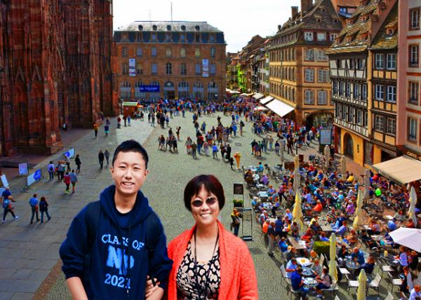 16_2017-08-21_Place of the Cathedral Viewed from Maison Kammerzell in Strasbourg0001.jpg
