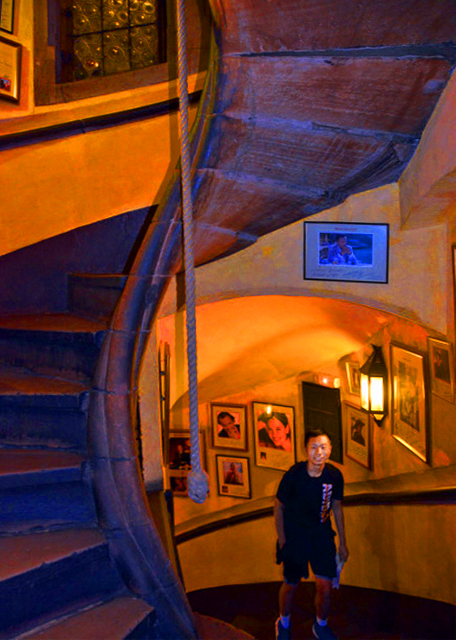 06_2017-08-21_Restaurant Maison Kammerzell_Spiral Stairway ��������0001.JPG