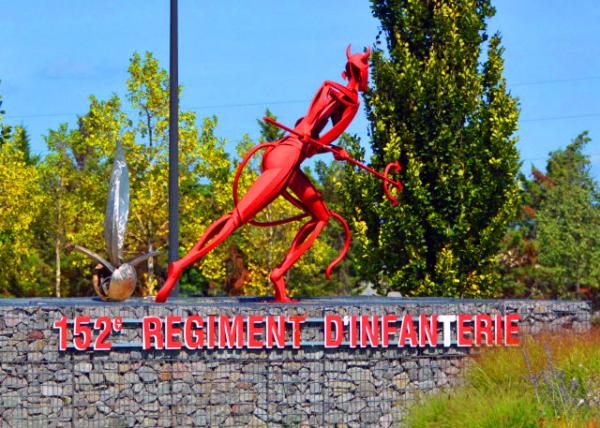 13_2017-08-22_Sculpture_Red Devil of the 152nd Infantry Regiment ��152�����ź�ħ0001.JPG