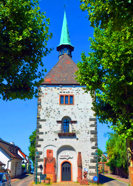 2017-08-22_Radbrunnenturm or Wheel Fountain Tower_Façade �־��������0001.JPG
