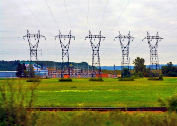 2017-08-22_Vogelgrun Hydroelectric Power Plant on the Grand Canal d'Alsace_Multitude of Cables & Wires �ڶ���ߵ���-20001.JPG