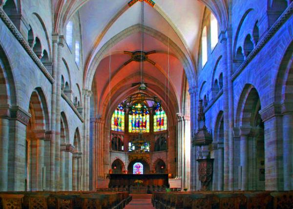 13_2017-08-23_Church_Basel Minster_Nave0001.JPG
