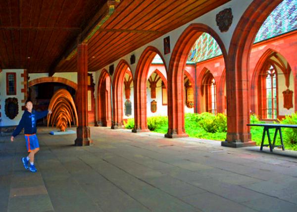 15_2017-08-23_Church_Basel Minster_Courtyard & Windows-10001.JPG