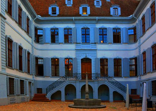 08_2017-08-23_Goldfischbrunnen in the Courtyard of Blaues und Weisses Haus Then, Now Department for Economy, Social Welfare and Environme��ȥ�����׹��������ҵ����ݡ�������Ȫ-10001.JPG