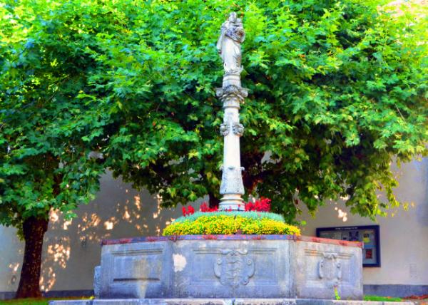 21_2017-08-23_Hofkirche Fountain_the Cleanest Drinking Water from the Mtns ��͢������Ȫ-10001.JPG