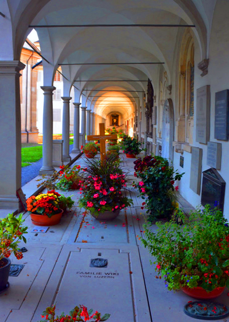 05_2017-08-23_Church of St. Leodegar_Veranda ����0001.JPG
