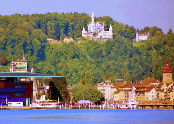 04_2017-08-24_Château G��tsch Overlooking the Old Town �ŵٳǱ���ɳ���0001.JPG