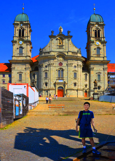 2017-08-24_Façade Abbey w Lady Fountain-10001.JPG