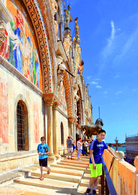 1779580946159425.jpg 05_2018-07-09_St Mark's Basilica_front Façade of St Marks Basilica Arches Statues of Saints, Four Horses, Mosaic & Relief Carving, Terrace Balustrade0001.JPG