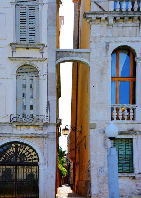 24_2018-07-09_Bldg_Passage in San Polo����-20001.JPG