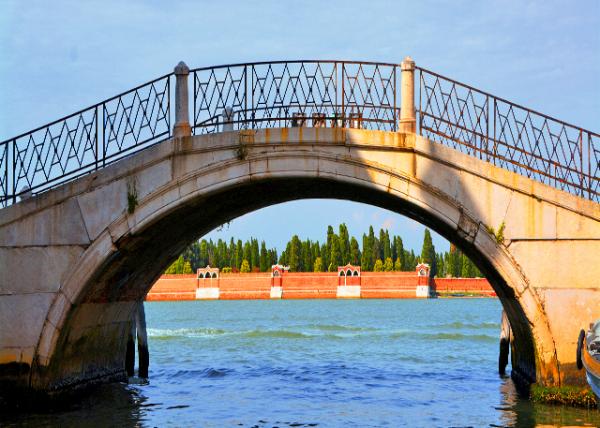 29_2018-07-09_San Michele behind Ponte dei Mendicanti �ɵϿ�����0001.JPG
