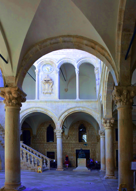 22_2018-07-13_Franciscan Church and Monastery_Courtyard ͥԺ-70001.JPG
