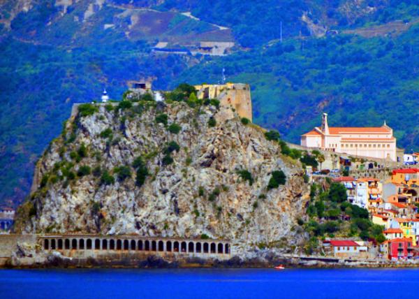 2018-07-16_Scilla_Ruffo Castle & Church of the Holy Spirit in Scilla0001.jpg
