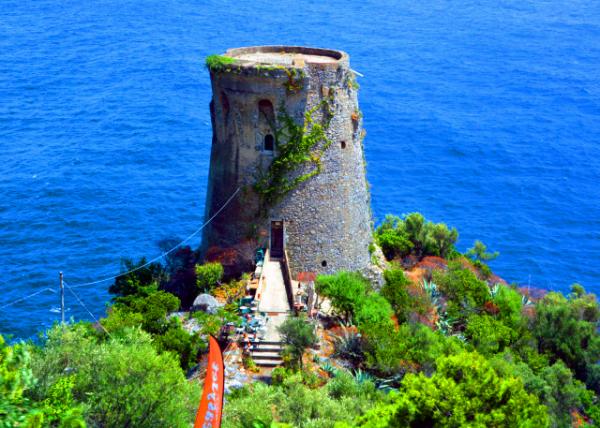 04_2018-07-17_Praiano_Fortified Tower Assiola Built in 1270 & a Cylindrical Structure w an Escarpment Base ���^��-30001.JPG