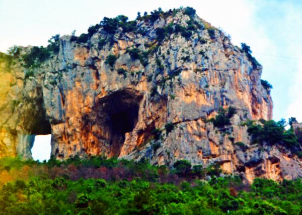 14_2018-07-17_Montepertuso_Hole in the Mtn-20001.JPG