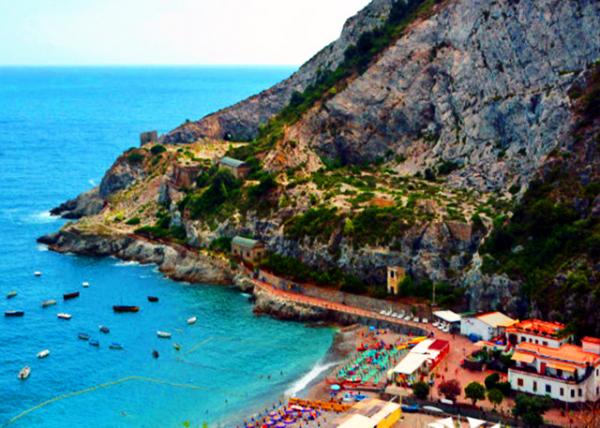 15_2018-07-17_Maiori_Beach under Cliff �����µĺ�̲s0001.JPG