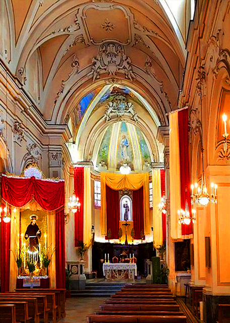 20_2018-07-17_Maiori_Collegiate Church of Santa Maria a Mare_Interior.jpg
