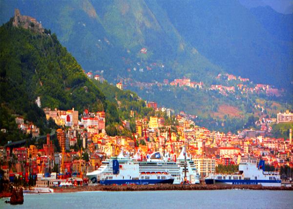 07_2018-07-17_Salerno_Grimaldi Lines Ferries Docked at Its Port���������Ϻ��˹�˾�Ķ���ͣ���ڸۿ�0001.JPG