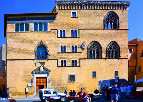 01_2018-07-18_Tarquinia National Museum_Façade of Palazzo Vitelleschi  a Masterpiece of Gothic-Renaissance Architecture0001.JPG