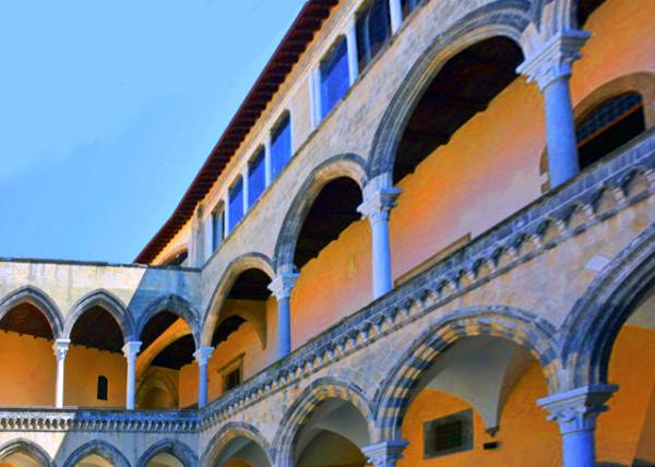 02_2018-07-18_Palazzo Vitelleschi_Upper Part of the Courtyard w a Renaissance Loggia ͥԺ�ϲ��������ո���ʱ�ڵ�����0001.JPG