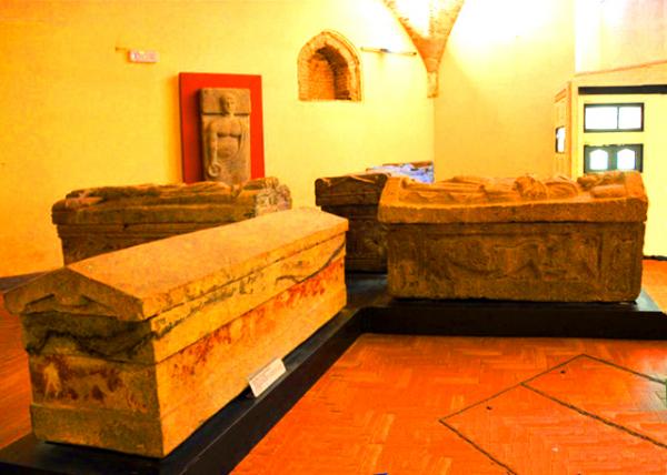 28_2018-07-18_Sarcophagus_Etruscan Marble & Alabaster Sarcophagi0001.JPG