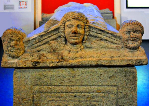 29_2018-07-18_Etruscan Sarcophagus Decorated w a Bas-Relief on the Chest-30001.JPG
