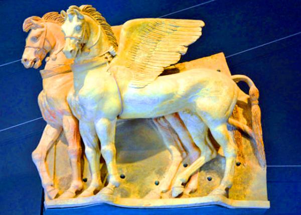 33_2018-07-18_Sculpture_Winged Horses Relief for Decorating the Pediment of the Ara della Regina Temple Terracotta in 4C ��Ԫ����������װ���������Ǵ�����ɽǽ�ղʷ���-10001.JPG