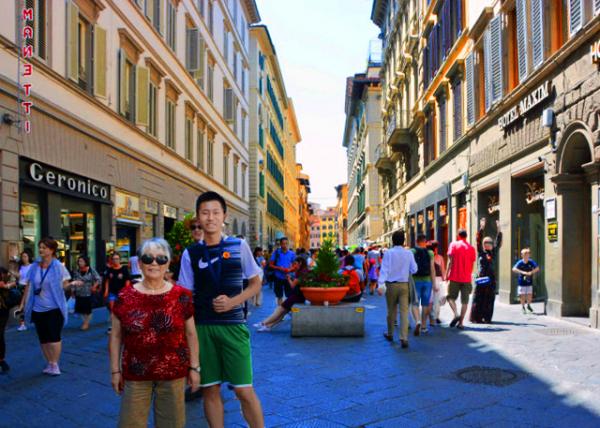13_2018-07-19_Florence_Via dei Calzaiuoli the 600-Year-Old Pedestrian Blvd ����������-60001.JPG
