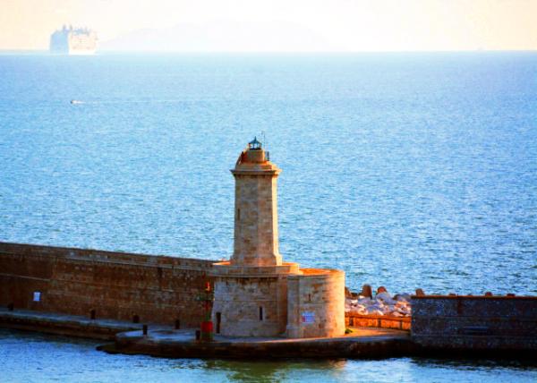 12_2018-07-19_Livorno_Port_Pier & Lighthouse-20001.JPG