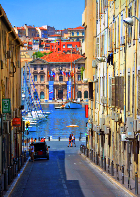 09_2018-07-21_Marseille_Street_Rue Fort Notre Dame opposite to Hôtel de Ville-20001.JPG