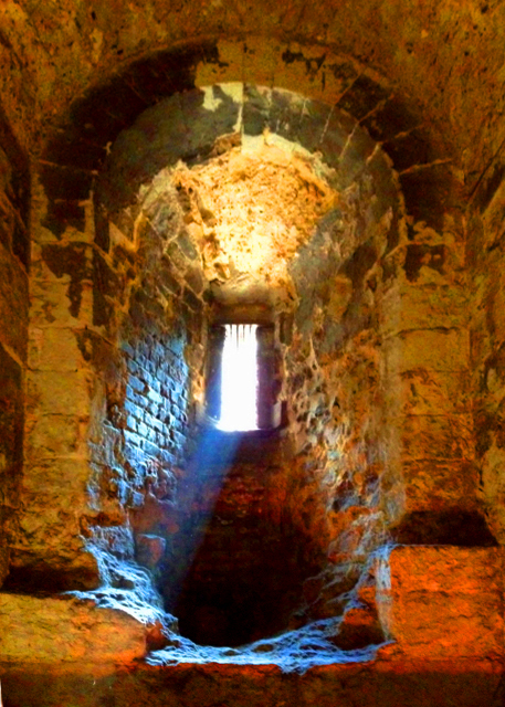 1780673462897314.jpg 15_Prison Cell Window inside the Château d'If, a 16th-century Fortress & Former State Prison伊夫堡监狱牢房窗户,伊夫堡16世纪的堡垒,后为国家监狱0001.JPG