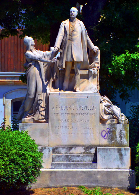 26_2018-07-21_Marseille_Statue Fr��d��ric Chevillon on the Place de la Corderie-Henri Bergasse �ƶ��ϩ�������������˹�㳡�ϸ��׵���ˡ�ѩ��������0001.JPG