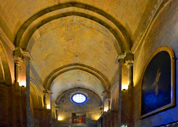13_2018-07-21_Aix-en-Provence_Cath��drale Saint-Sauveur_Entrance_ Arches And Columns0001.JPG