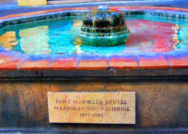 10_2018-07-21_Aix-en-Provence_Place Saint Honor��_Fontaine Darcelle Drute ����������Ȫl0001.JPG