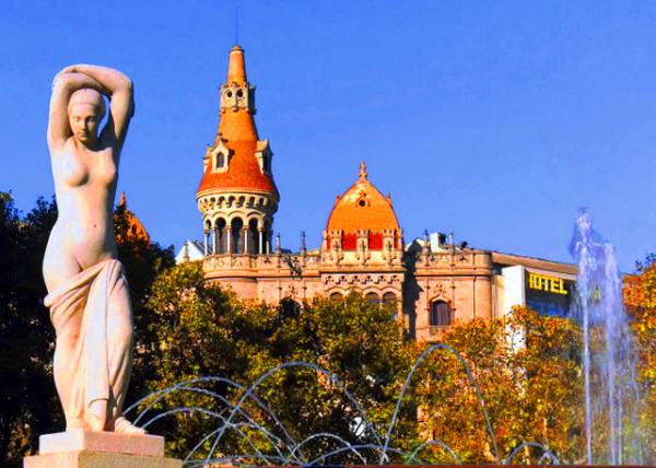 12_2018-07-22_Plaza Catalunya_Statue & Cases Rocamora0001.JPG