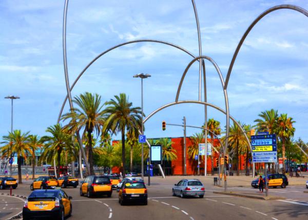 13_2018-07-22_Plaza de les Drassanes_Olas Sculpture-20001.JPG