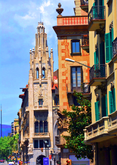 18_2018-07-22_Caixa de Pensions i d'Estalvis de Barcelona HQ, a Prime Example of Gothic Revival Architecture0001.JPG