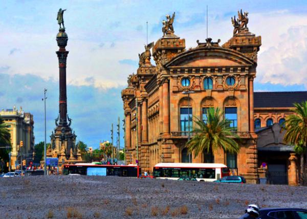 18_2018-07-22_Plaça de les Drassanes_Old Customs House & Columbus Monument0001.JPG