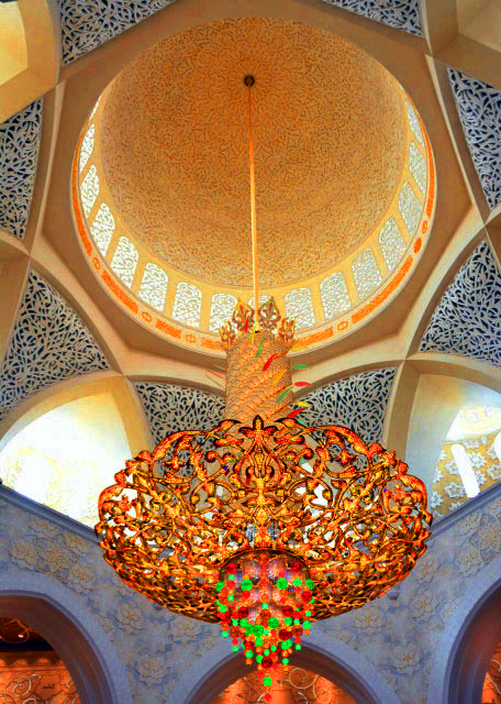 12_2013-12-07_Sheikh Zayed Grand Mosque_One of 7 Chandeliers from Faustig ���Ը�˹������յ����-250001.JPG
