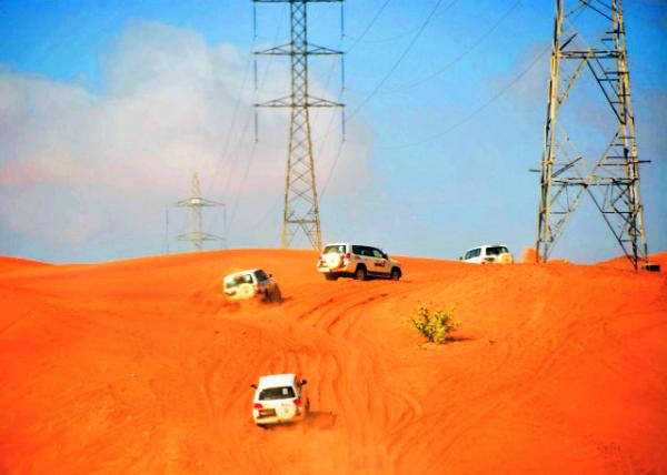07_2013-12-10_Rub Al Khai Desert Safari, Sand Dunes w No Drift due to the Moisture Leaching up into the Base of the Dunes from the Surrounding Sabkhas ����ɳ�𲻻�Ư��-40001.JPG