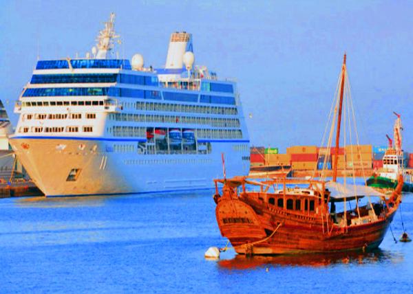 06_2013-12-11_Omani Dhow in the Harbor of Mutrah Corniche������Φ����-10001.JPG