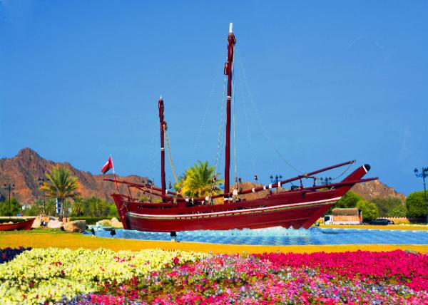 11_2013-12-11_Sohar boat @ Al Bustan Roundabout.jpg
