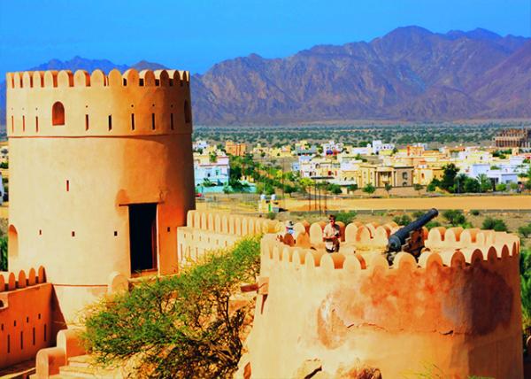 07_2013-12-11_Battlements of Nakhl Fort 0001.jpg