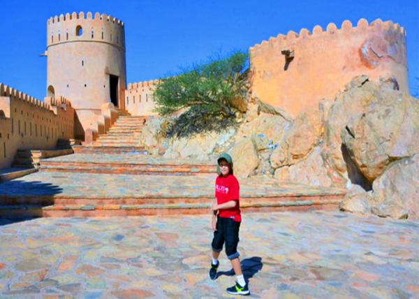 09_2013-12-11_Nakhl Fort_Built to Fit around An Irregularly-shaped Rock Χ�Ʋ�������ʯ��������-100001.JPG